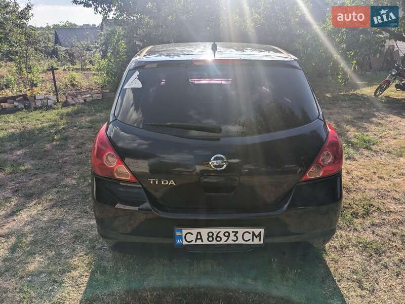 Хэтчбек Nissan TIIDA 2007 в Тальном фото 6 Хэтчбек Nissan TIIDA 2007 в Тальном