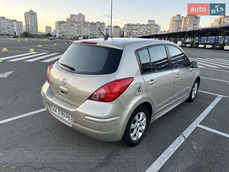 Хэтчбек Nissan TIIDA 2011 в Киеве