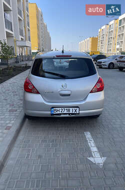 Хэтчбек Nissan TIIDA 2006 в Авангарде