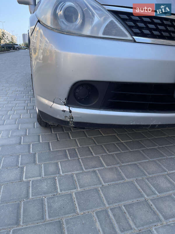 Хэтчбек Nissan TIIDA 2006 в Авангарде