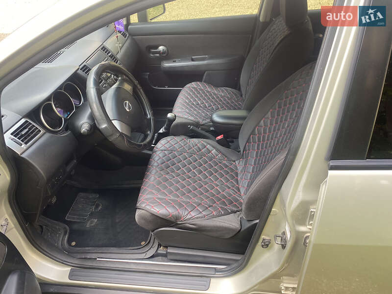 Хэтчбек Nissan TIIDA 2008 в Самборе