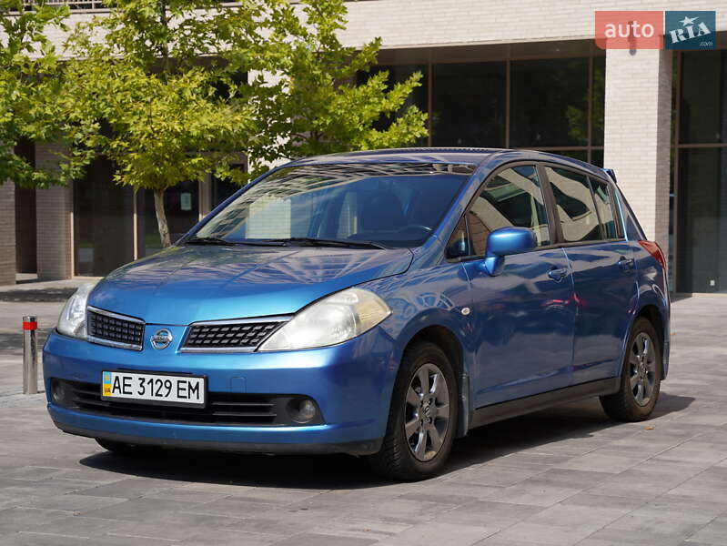 Nissan TIIDA 2008
