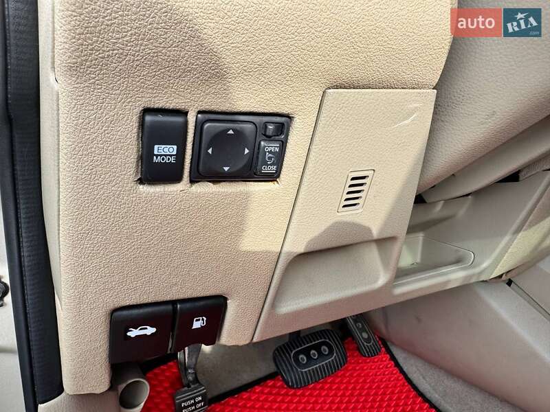 Хэтчбек Nissan TIIDA 2011 в Киеве