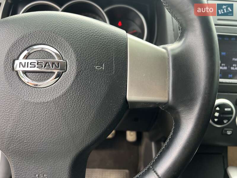 Хэтчбек Nissan TIIDA 2008 в Киеве