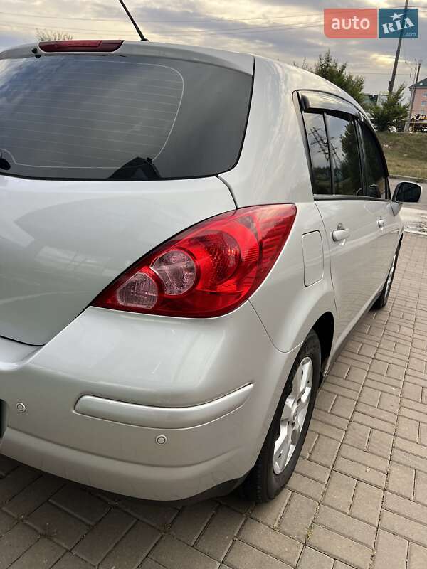 Хэтчбек Nissan TIIDA 2008 в Киеве