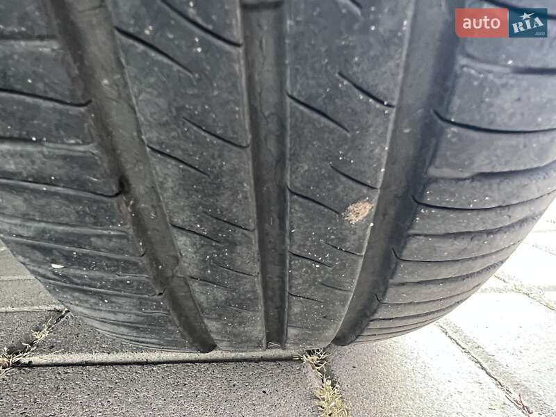 Хэтчбек Nissan TIIDA 2008 в Киеве