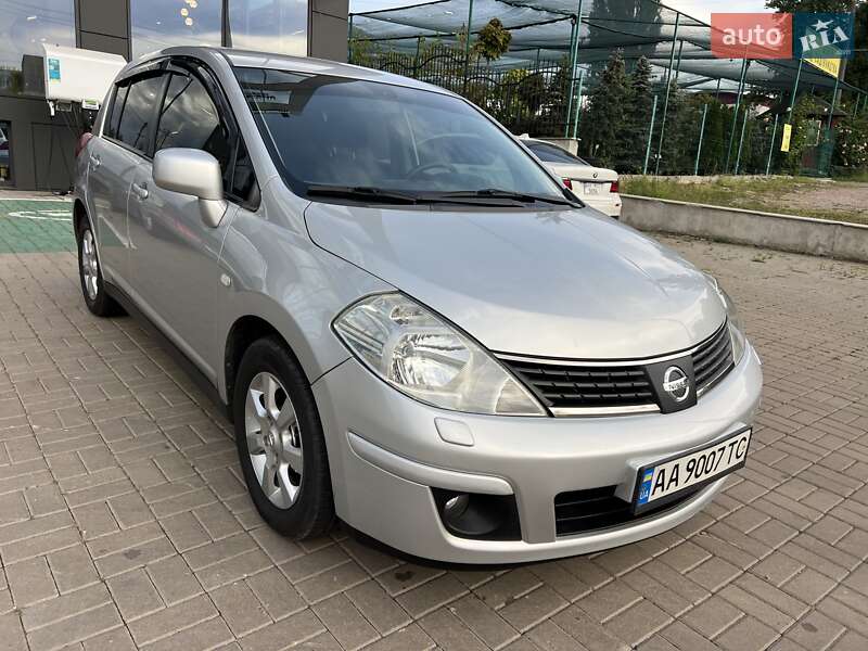 Хэтчбек Nissan TIIDA 2008 в Киеве