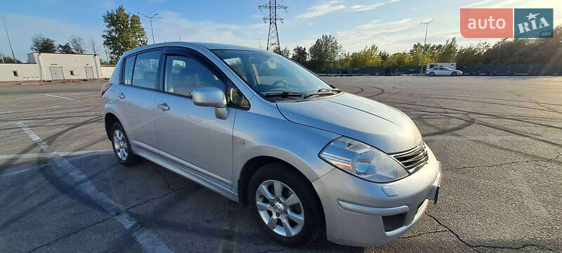 Хетчбек Nissan TIIDA 2010 в Києві фото 6 Хетчбек Nissan TIIDA 2010 в Києві