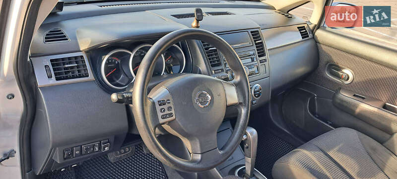 Хетчбек Nissan TIIDA 2010 в Києві фото 16 Хетчбек Nissan TIIDA 2010 в Києві