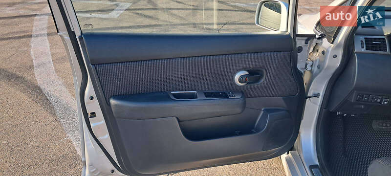 Хетчбек Nissan TIIDA 2010 в Києві фото 18 Хетчбек Nissan TIIDA 2010 в Києві