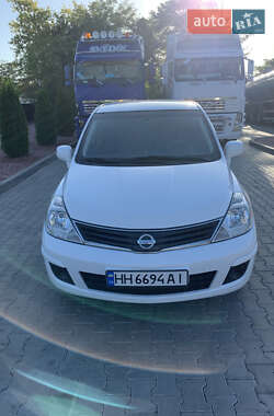 Хэтчбек Nissan TIIDA 2011 в Одессе