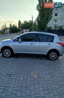 Хэтчбек Nissan TIIDA 2006 в  фото 4 Хэтчбек Nissan TIIDA 2006 в