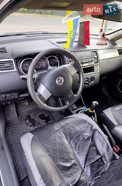 Хэтчбек Nissan TIIDA 2006 в  фото 5 Хэтчбек Nissan TIIDA 2006 в