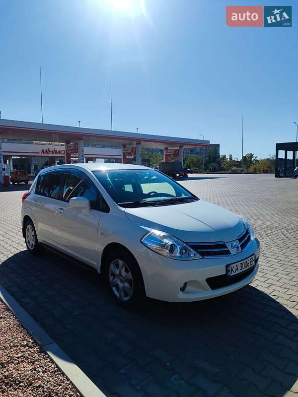 Хэтчбек Nissan TIIDA 2010 в Кривом Роге