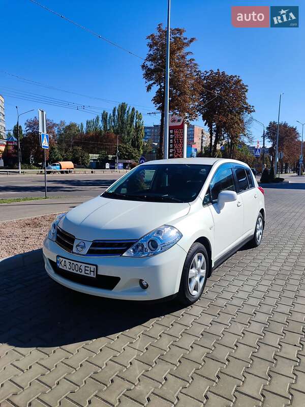 Хэтчбек Nissan TIIDA 2010 в Кривом Роге