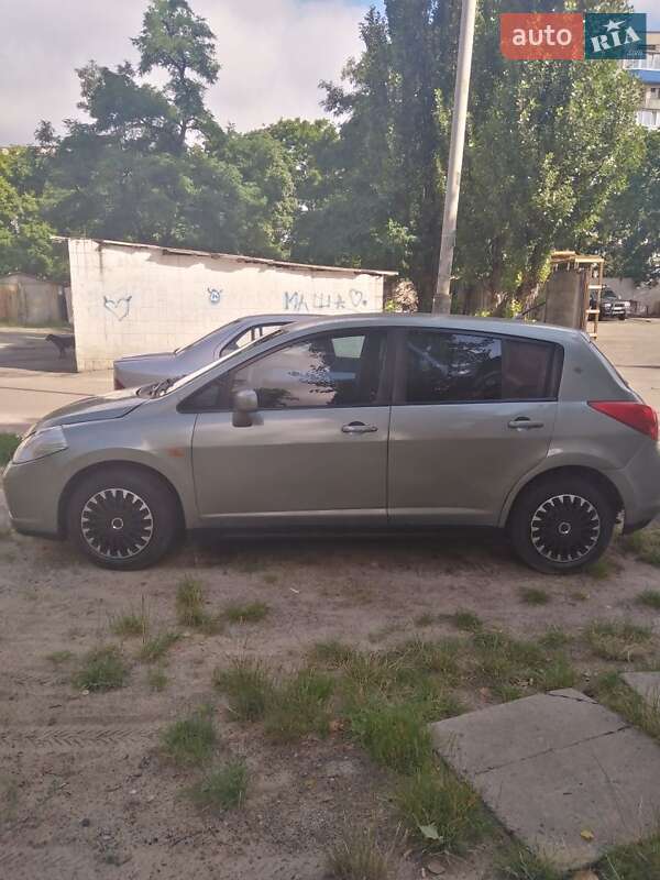 Nissan TIIDA 2007