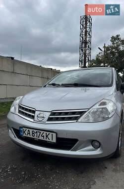 Хэтчбек Nissan TIIDA 2012 в Киеве