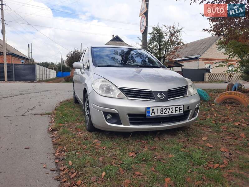 Nissan TIIDA 2007