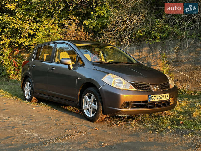 Nissan TIIDA 2008