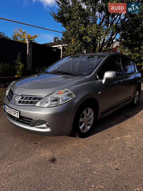 Nissan TIIDA 2010