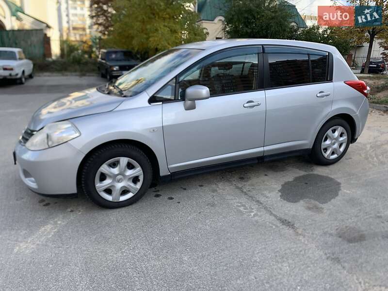 Хэтчбек Nissan TIIDA 2010 в Киеве фото 2 Хэтчбек Nissan TIIDA 2010 в Киеве