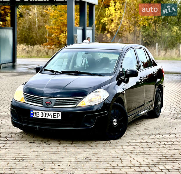 Седан Nissan TIIDA 2010 в Самборе
