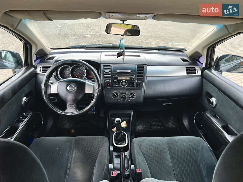 Седан Nissan TIIDA 2010 в Самборе