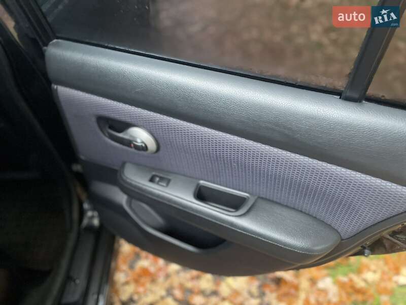 Хэтчбек Nissan TIIDA 2008 в Чернигове