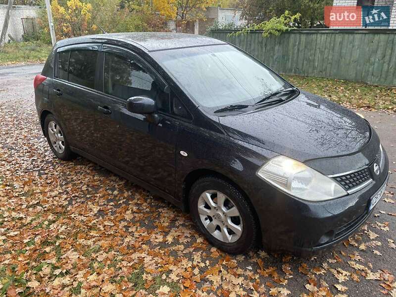 Хэтчбек Nissan TIIDA 2008 в Чернигове