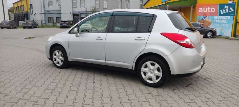 Хетчбек Nissan TIIDA 2012 в Хмельницькому