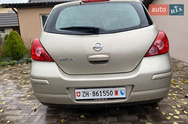 Хэтчбек Nissan TIIDA 2010 в 