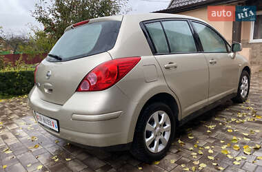 Хэтчбек Nissan TIIDA 2010 в 