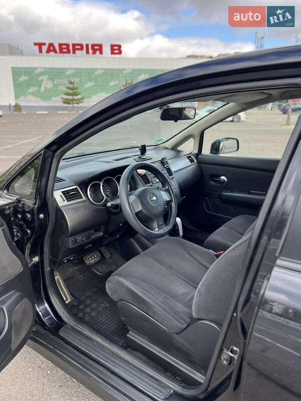 Хэтчбек Nissan TIIDA 2008 в Николаеве