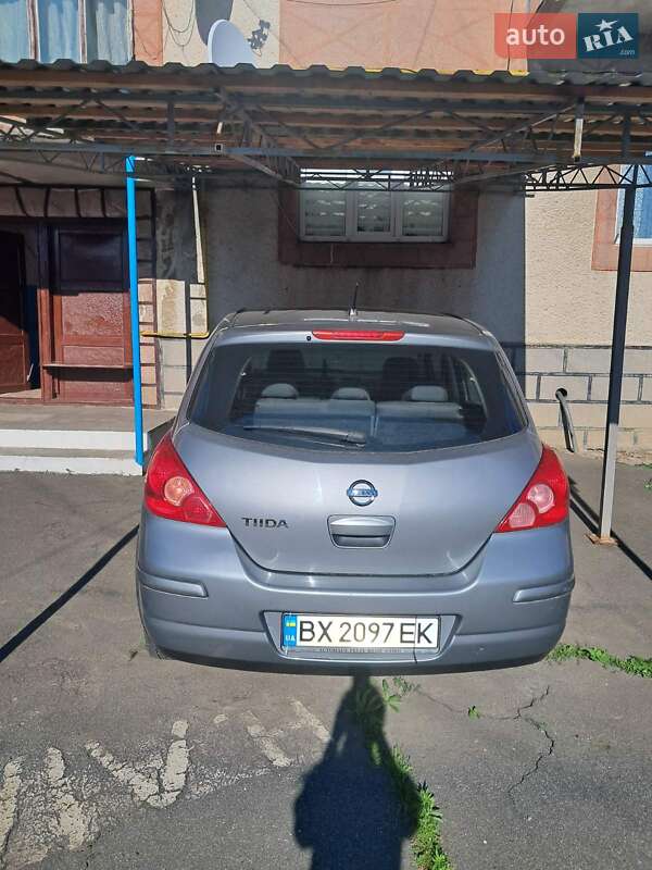 Хетчбек Nissan TIIDA 2007 в Городку