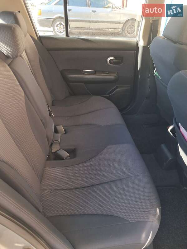 Хетчбек Nissan TIIDA 2007 в Городку