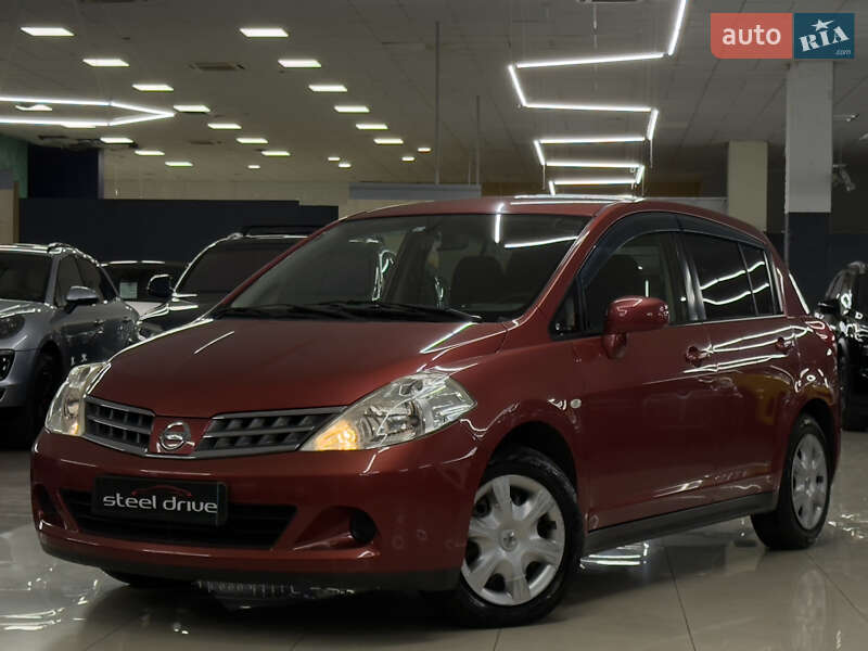 Nissan TIIDA 2010