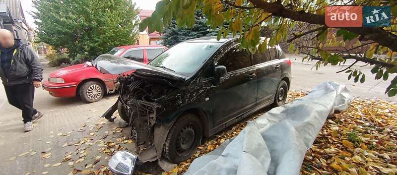 Хэтчбек Nissan TIIDA 2013 в Сумах