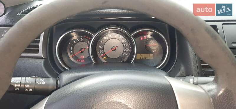 Седан Nissan TIIDA 2008 в Киеве