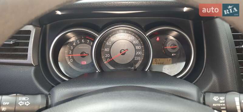 Седан Nissan TIIDA 2008 в Киеве