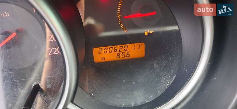 Седан Nissan TIIDA 2008 в Киеве