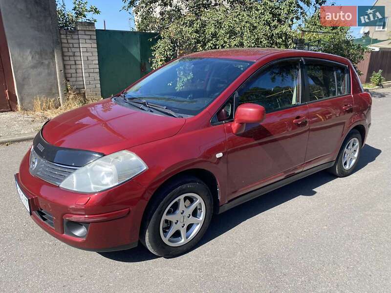 Nissan TIIDA 2008