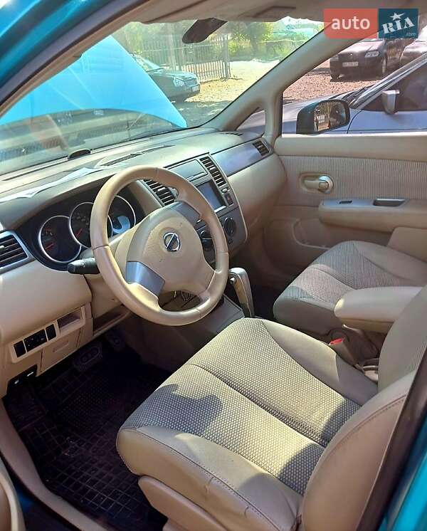 Хэтчбек Nissan TIIDA 2006 в Новой Одессе