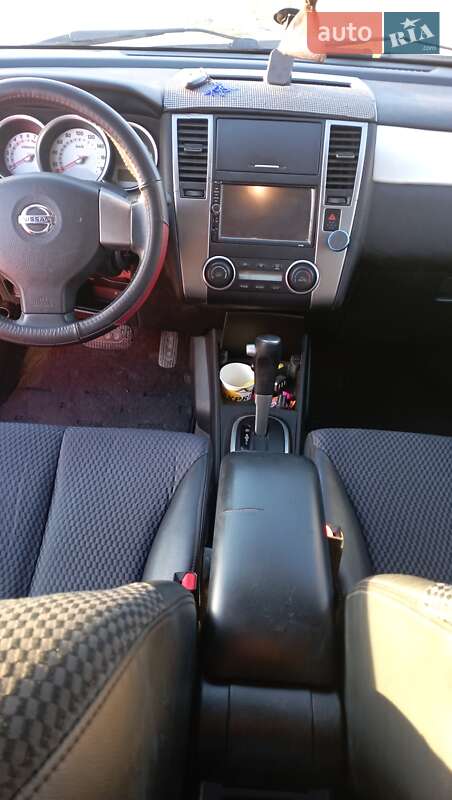 Хетчбек Nissan TIIDA 2010 в Миколаєві