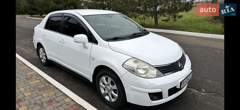 Nissan TIIDA 2008