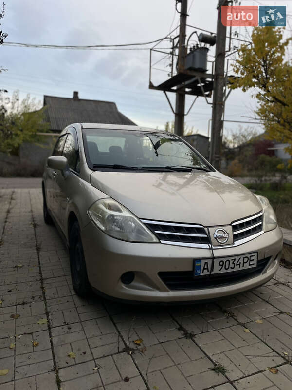 Седан Nissan TIIDA 2011 в Дружковке