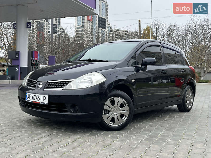 Nissan TIIDA 2007