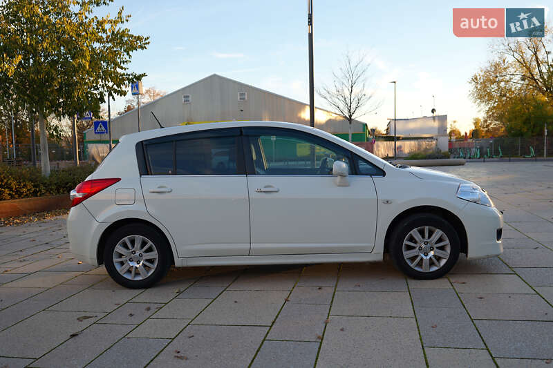 Хэтчбек Nissan TIIDA 2010 в Киеве