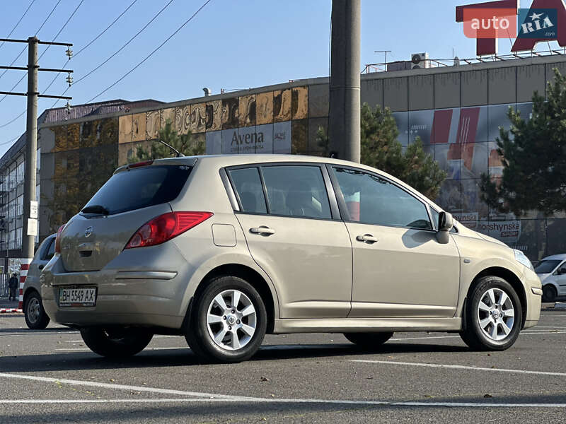 Хэтчбек Nissan TIIDA 2010 в Одессе