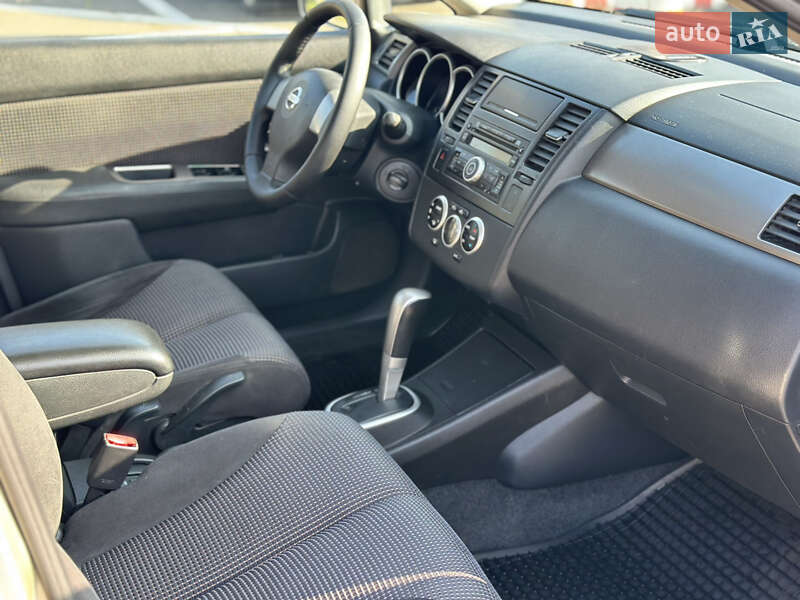 Хэтчбек Nissan TIIDA 2010 в Одессе