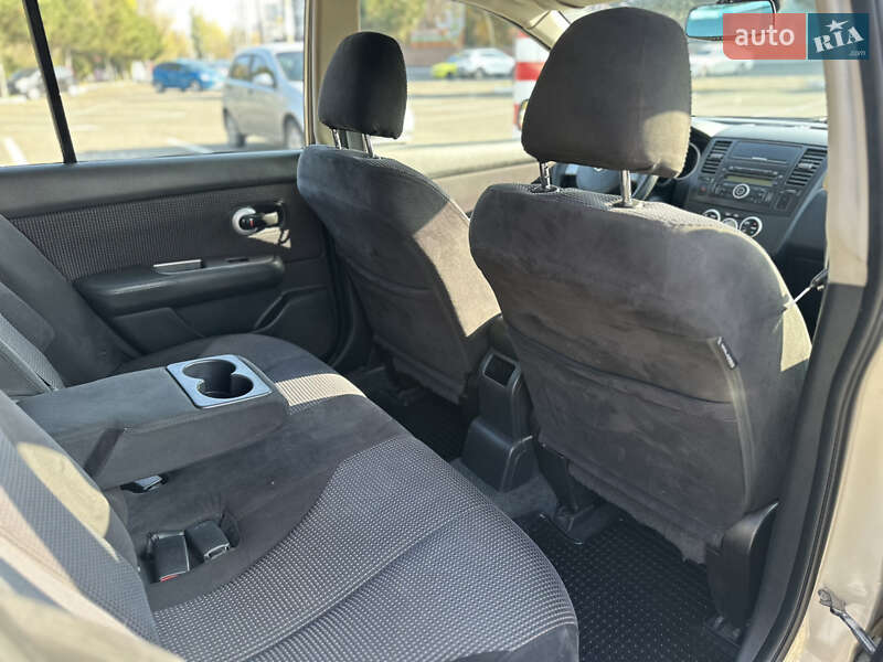 Хэтчбек Nissan TIIDA 2010 в Одессе